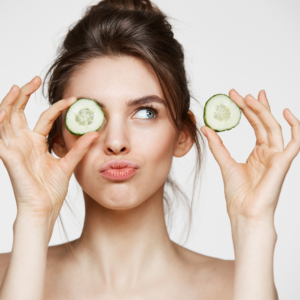 Subalansuota mityba sveikai ir spindinčiai veido odai