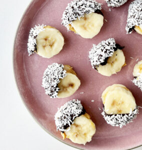 Šaldyti bananiniai kąsneliai šokolade