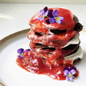 3 ingredientų blyneliai iš šokoladinio pudingo